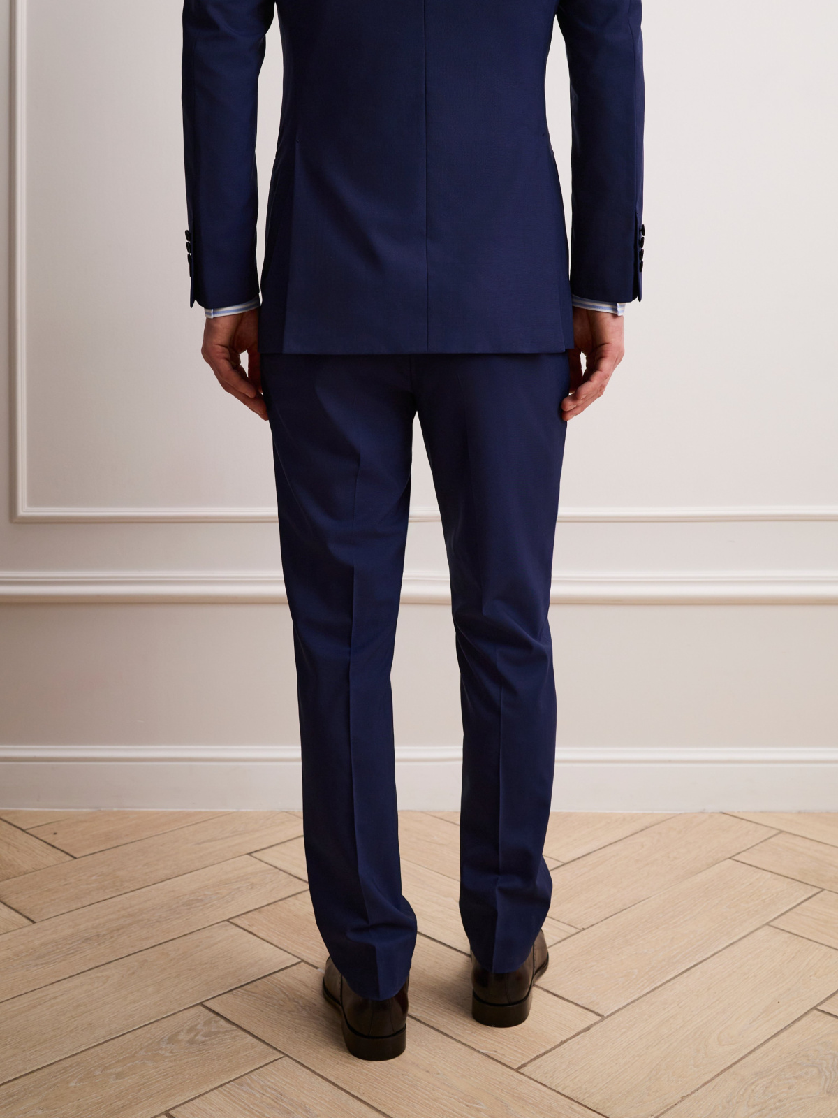 07 rear shoulder crop