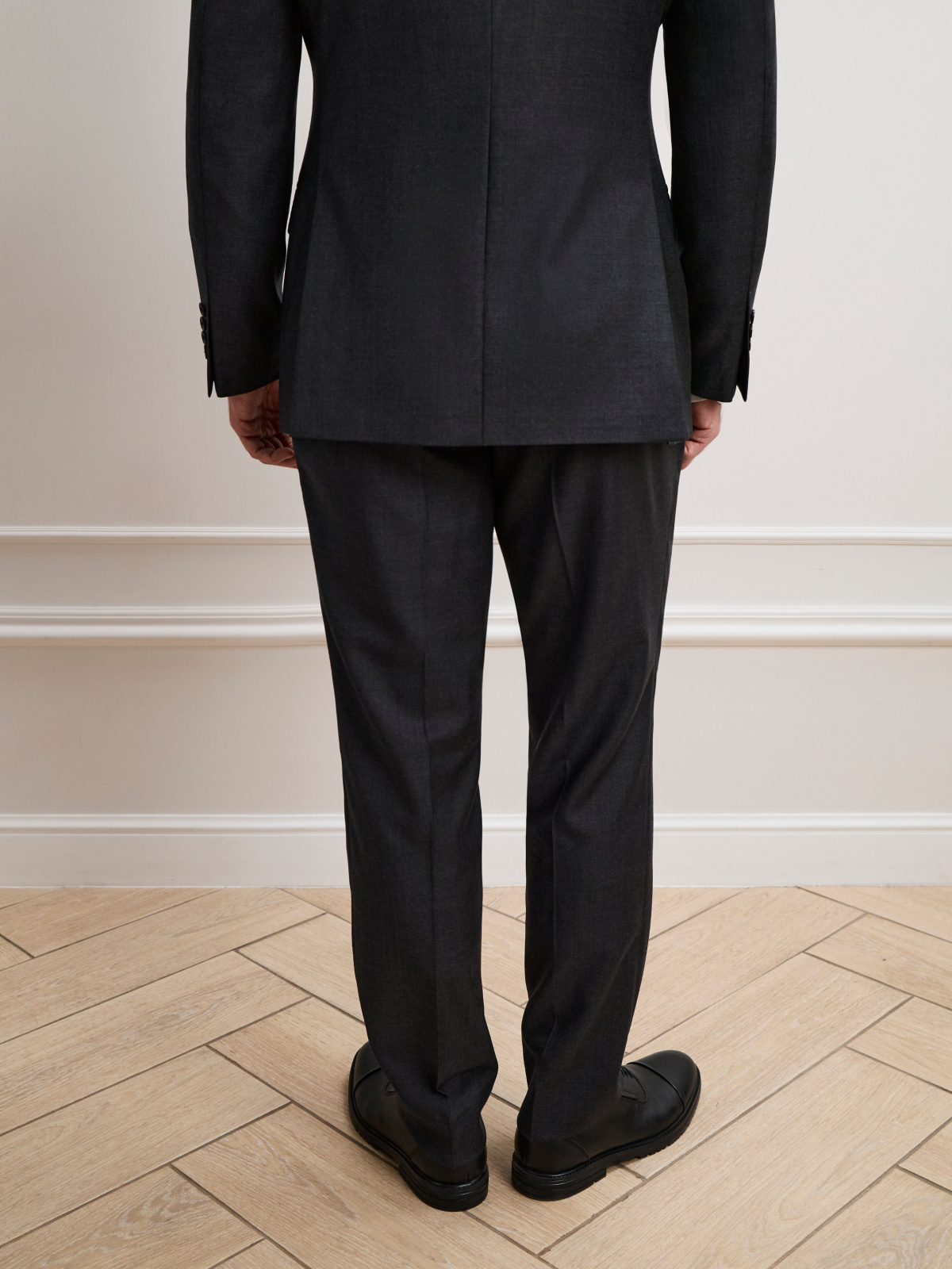 07 rear shoulder crop